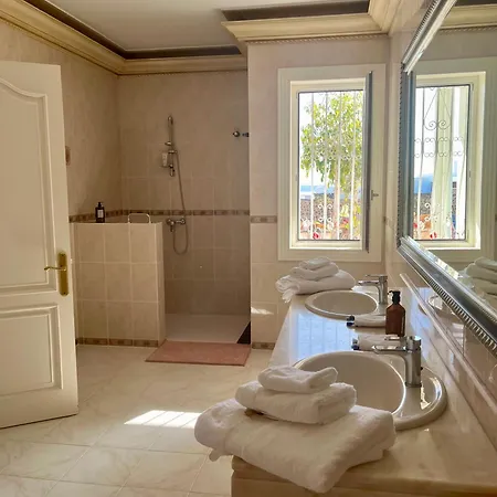 Kishni, Peaceful And Luxury Villa *